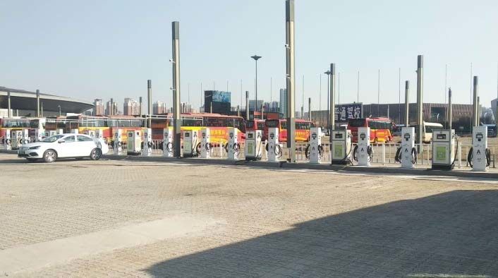 Car GB/T Level 3 EV Rapid Charger Station CCS 60KW Dengan Tampilan Iklan