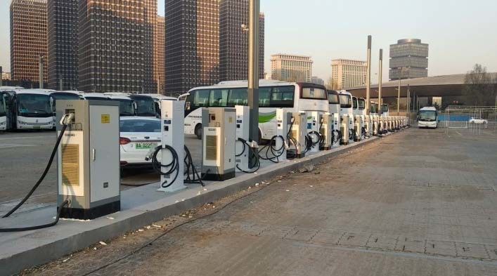 Super Fast Dual Gun 120KW / 180KW Lantai Stand CCS2 Komersial DC EV Charger OCPP 1.6