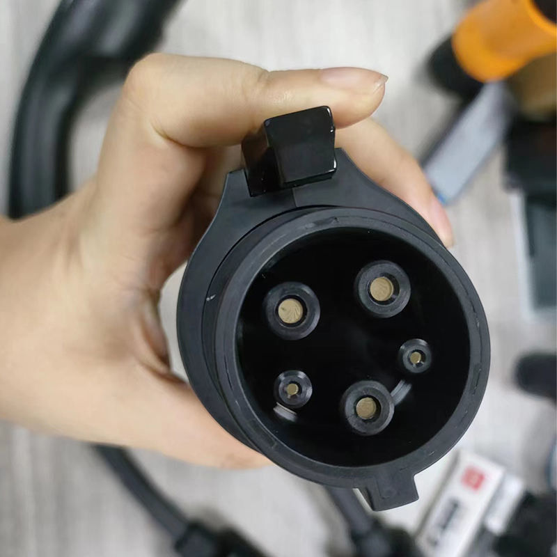 Keamanan Portable 60A 250V Tesla ke Type1 EV Charger Adapter Dengan Kabel Untuk Pengisi Daya Mobil Listrik